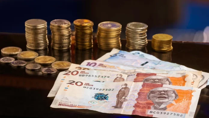 Salarios decretados, déficit récord y tasas asfixiantes: la receta de la carestía Salarios decretados, déficit récord y tasas asfixiantes: la receta de la carestía