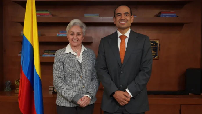 Álvaro José Cifuentes Ramírez asume como nuevo viceministro de Educación