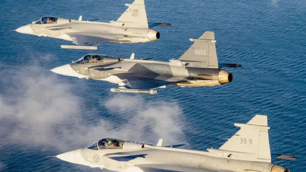 Contraloría detecta posible sobrecosto de $2.130 millones en compra de cazas Gripen