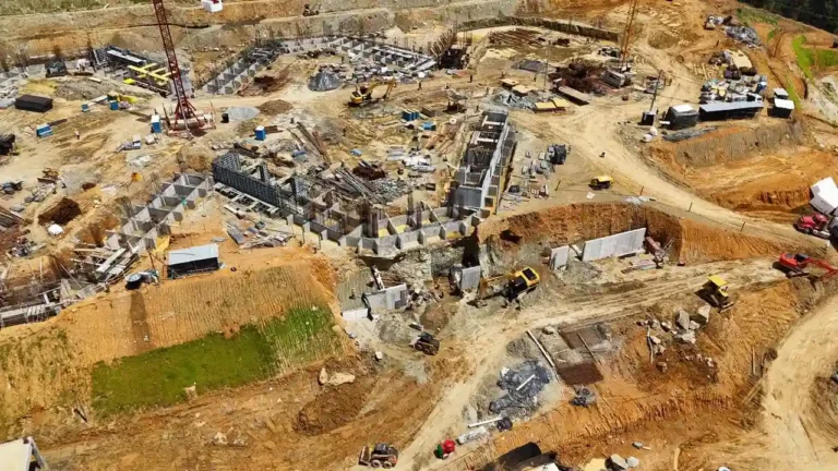 Federico Gutiérrez inspecciona la Megacárcel de Medellín que alcanza un 47 % de obra