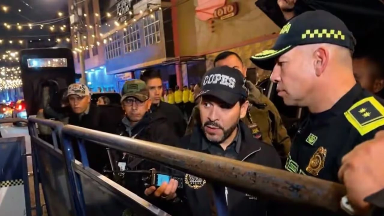 El jefe de Estado coordinó junto a la Fuerza Pública y la Fiscalía la ofensiva de seguridad en la sala de control de la Policía Metropolitana de Bogotá.