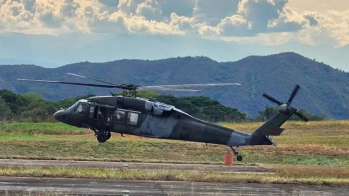 El Tribunal de Bogotá revocó la tutela que limitaba los bombardeos militares, restableciendo la capacidad operativa de las Fuerzas Militares bajo el DIH.