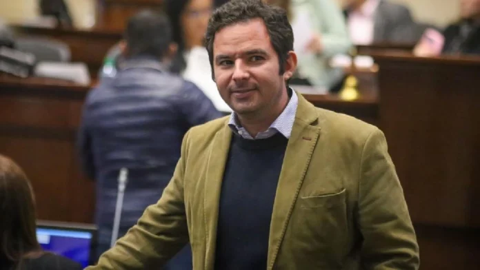 Tras aprobarse $634,9 billones, senador del Centro Democrático pide una ley de ajuste fiscal